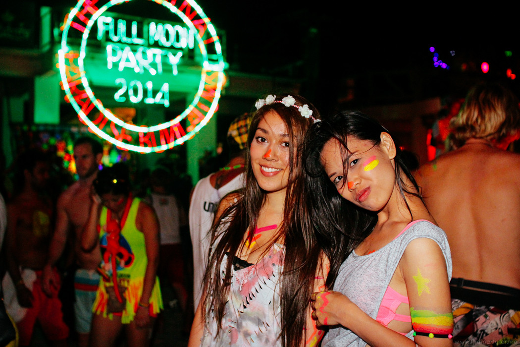 Two Thai girls Full Moon Party June 2014 Photo 2