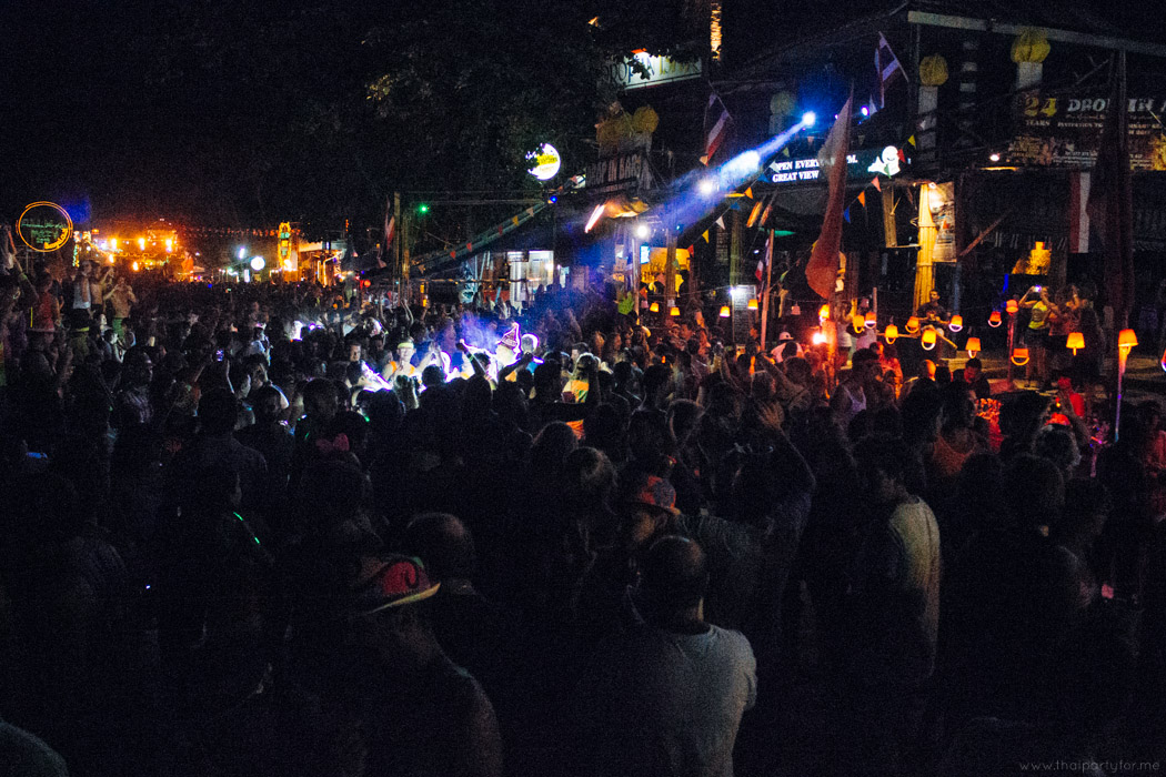 People, dance and light Drop in bar Koh Phangan Photo 3