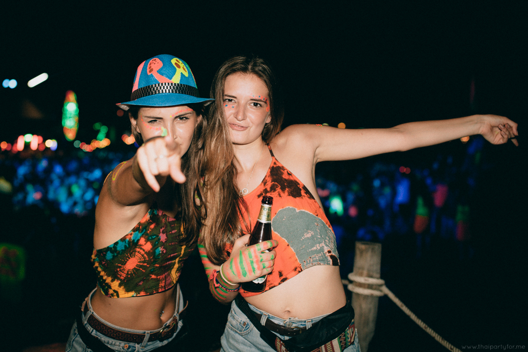 Full Moon Party August 2014 Photo 08. Sexy girls.