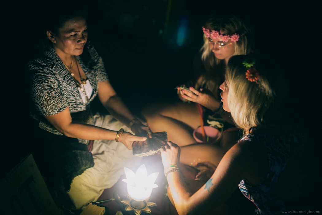 Full Moon Party August 2014 Photo 05. The fortuneteller.
