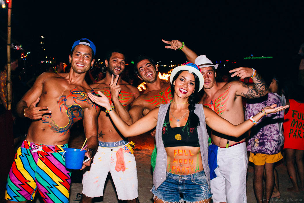 Full Moon Party September 2014 Photo 14. Girl and guys.