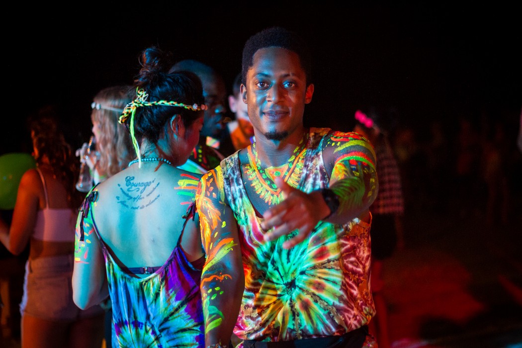 Full Moon Party 8 October 2014 Photo 11. Guy dancing.