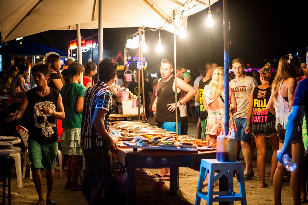 Full Moon Party 8 October 2014 Photo 14. Eat.